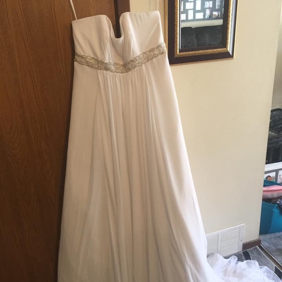 Wedding Dress and Veil.BRAND NEW NEVER WORN